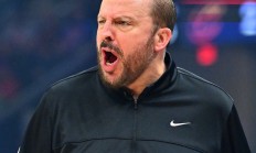 开云体育入口-纽约尼克斯队近期大比分胜出