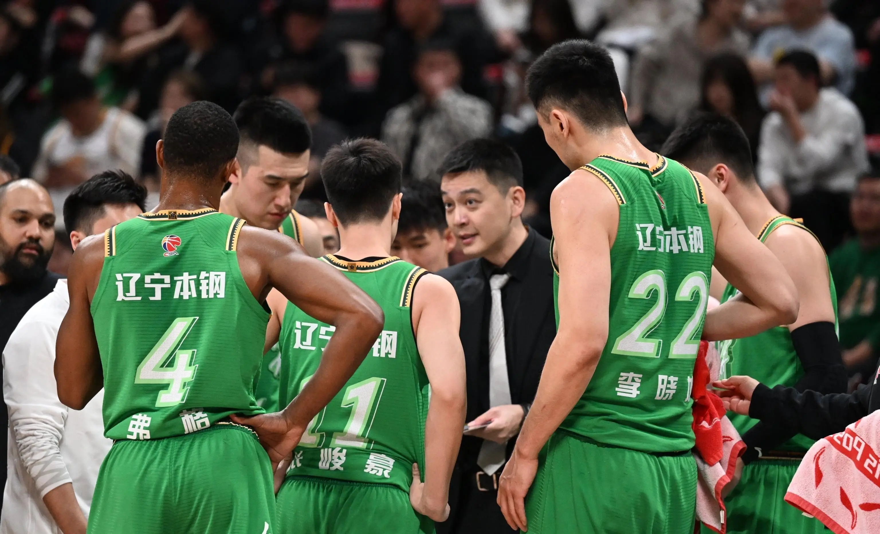 包含CBA比赛延期，球队管理者们紧急协商的词条