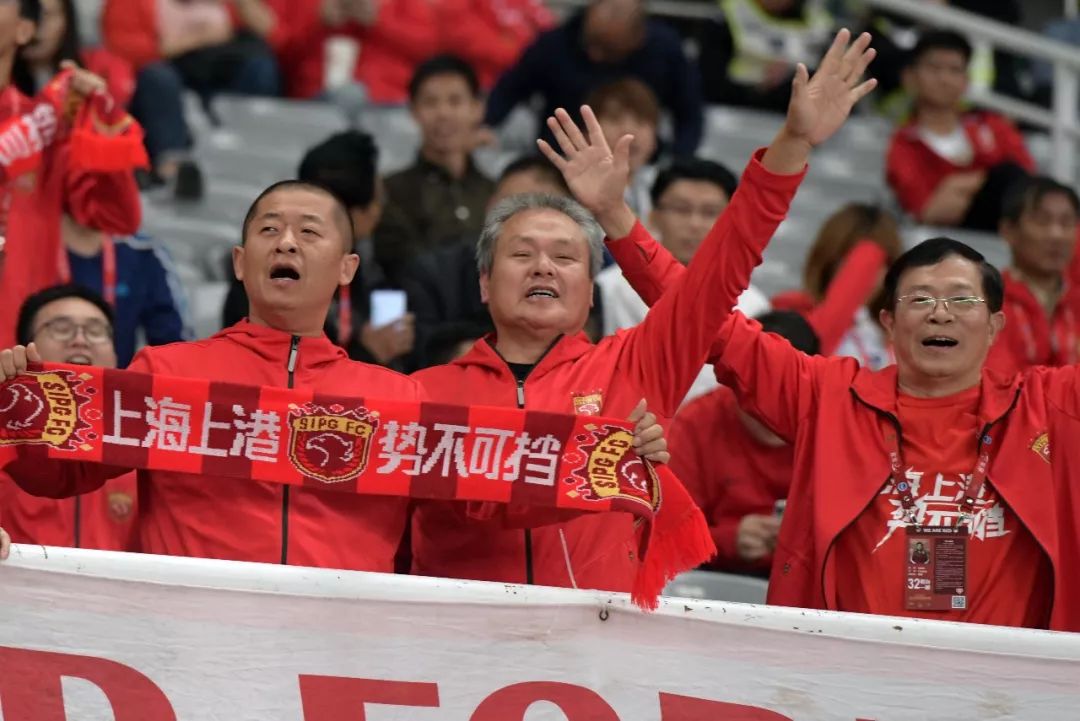 上港主场大捷，豪取三分领跑积分榜