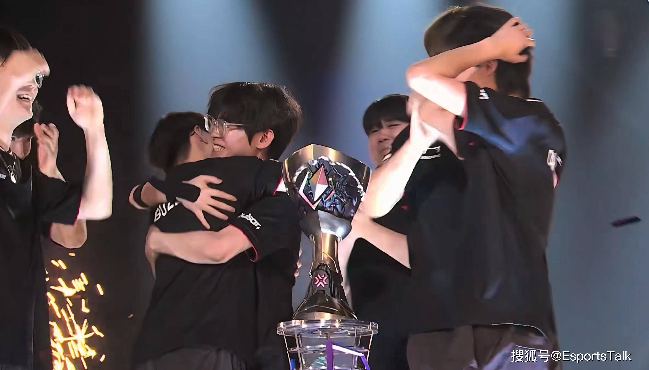 T1横扫DFM,Canyon线上压制力十足宿敌对决全球总决赛,成为赛场最大亮点 T1横扫DFM,Canyon线上压制力十足宿敌对决全球总决赛,成为赛场最大亮点