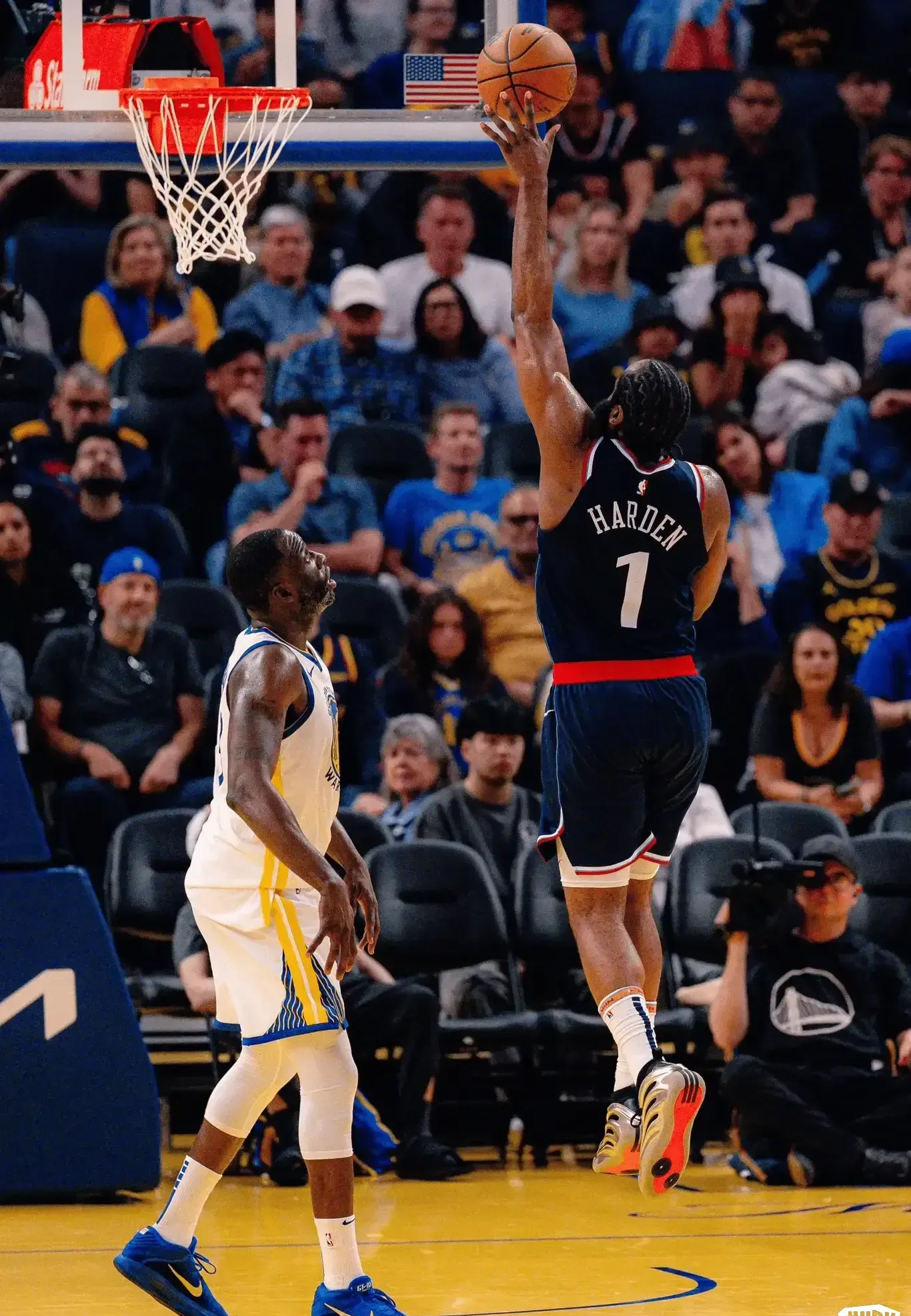 火箭客场战胜爵士，哈登再度砍下40+10