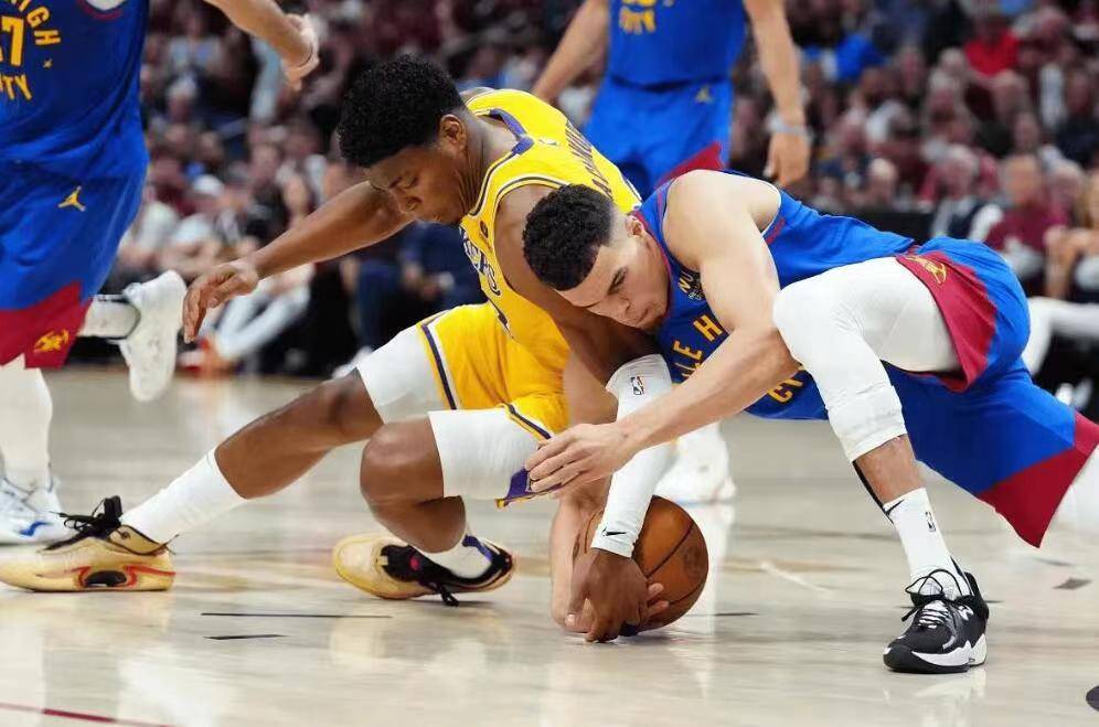 湖人大胜掘金戴维斯27分成全队最佳的简单介绍