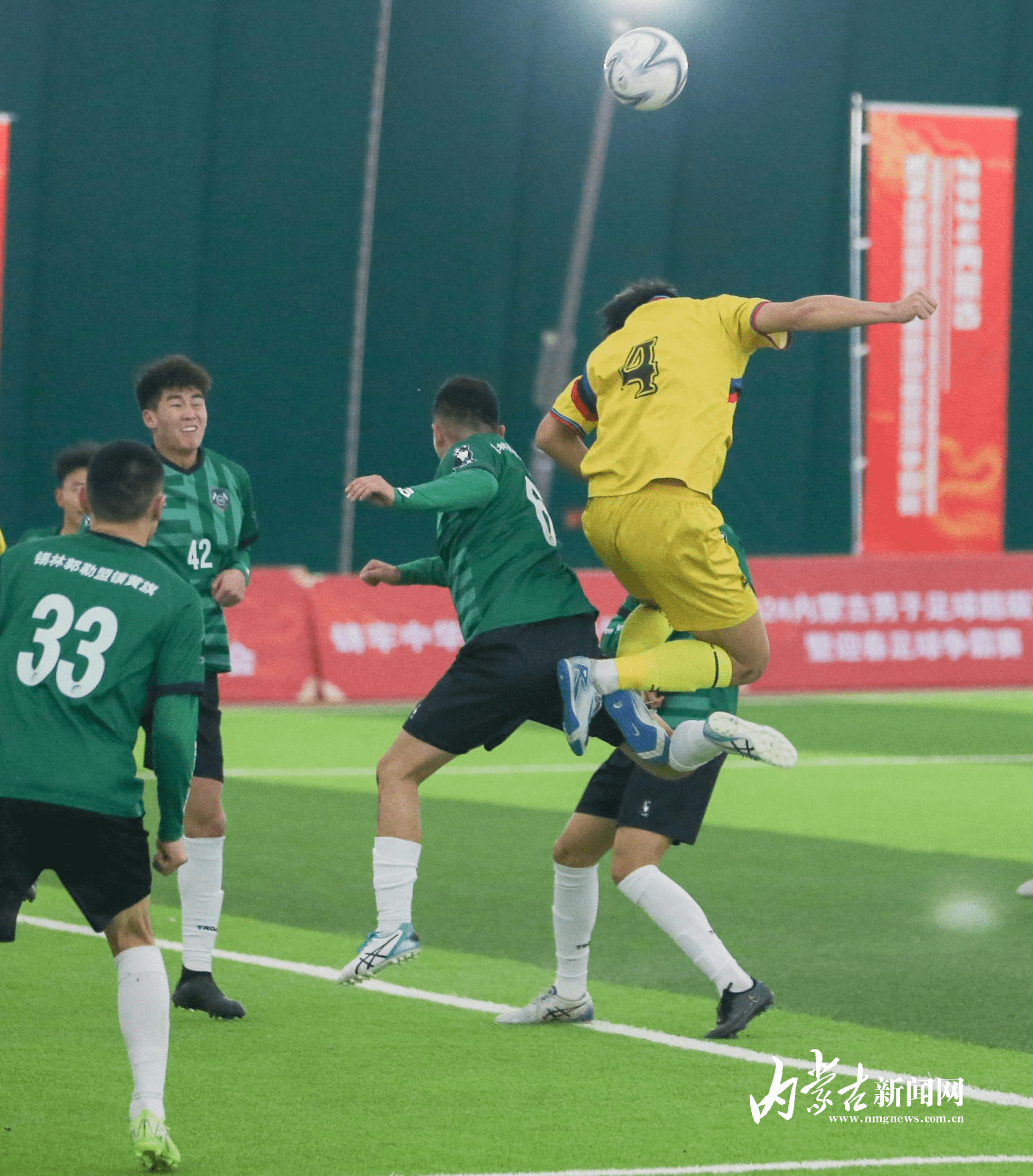 激情足球战役打响，豪强对阵热血拼搏