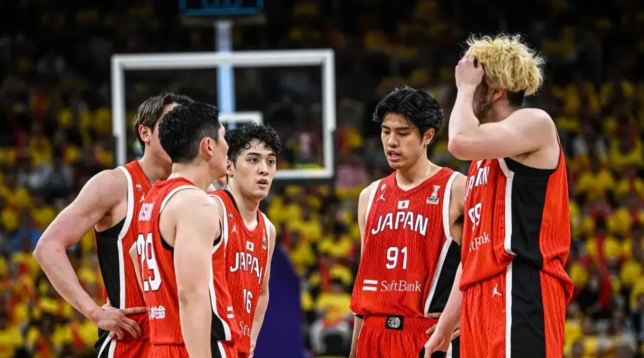 日本队横扫丹麦队，石宇奇扛起全队