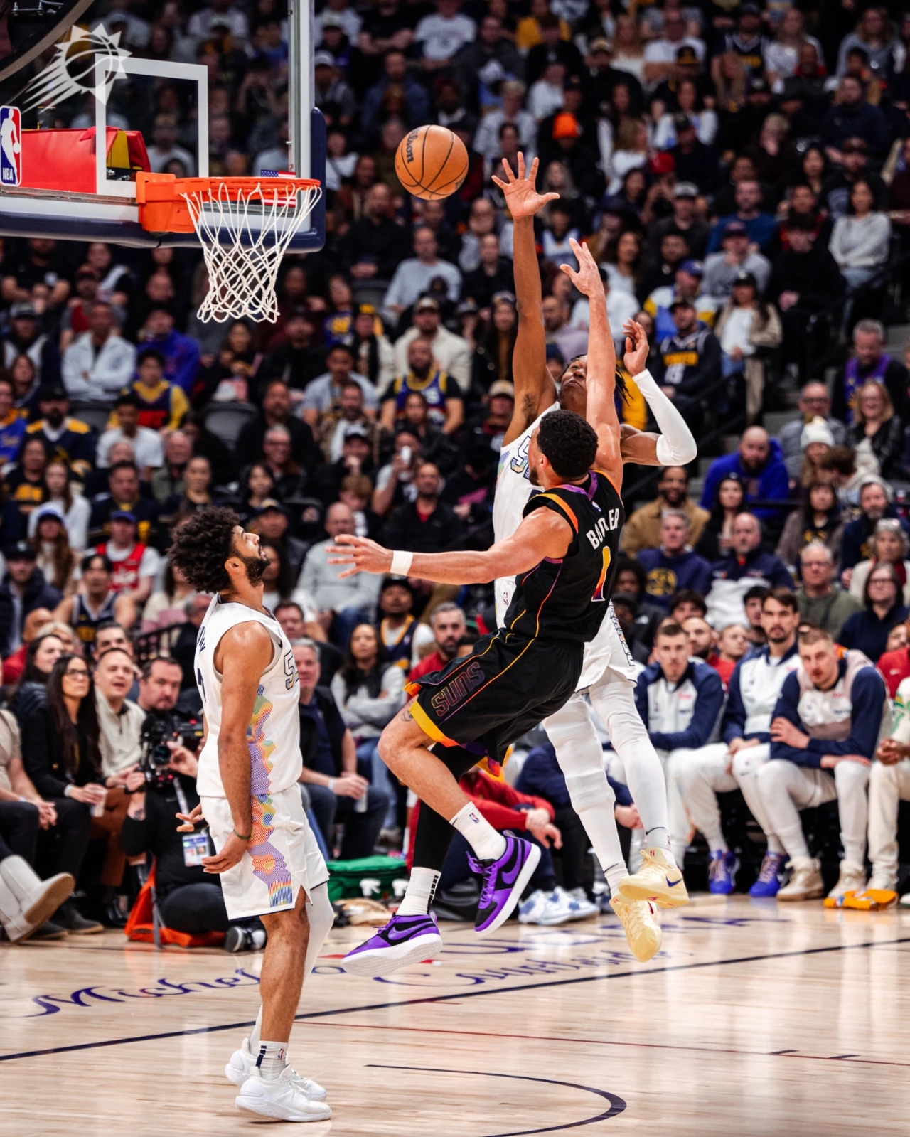 猛龙力克掘金,欧文带队取胜 猛龙力克掘金,欧文带队取胜