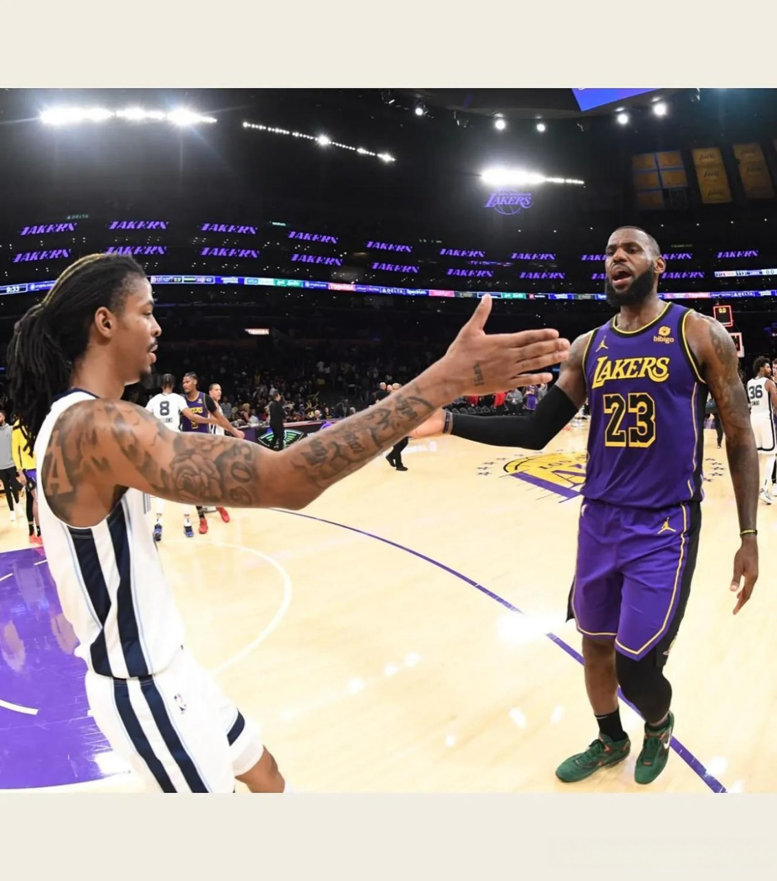 灰熊碾压辽宁队，詹姆斯点燃赛场