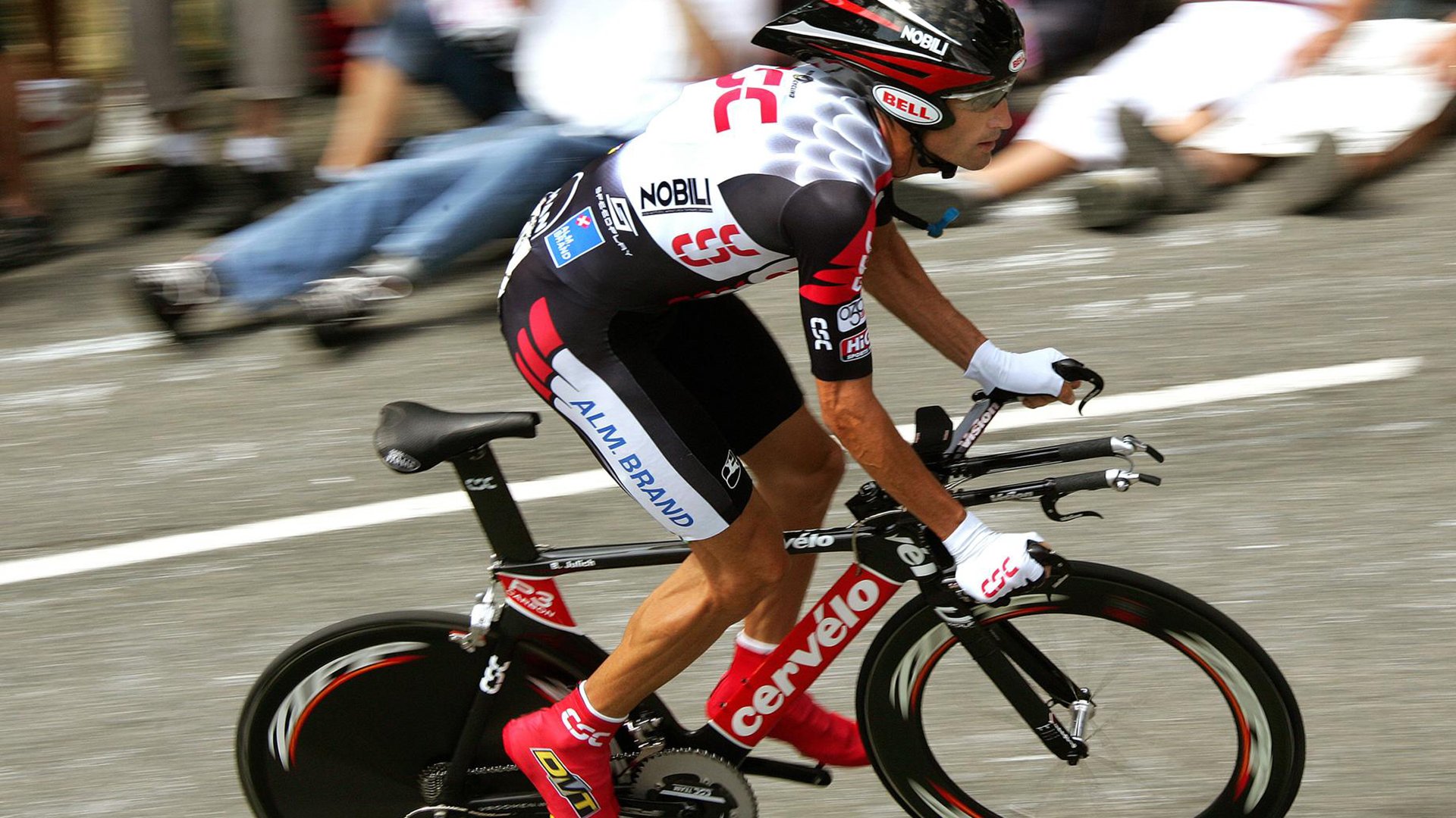 跨界魔术,拉文如何用篮球节奏击溃黄蜂,在F1赛道上接管新赛季